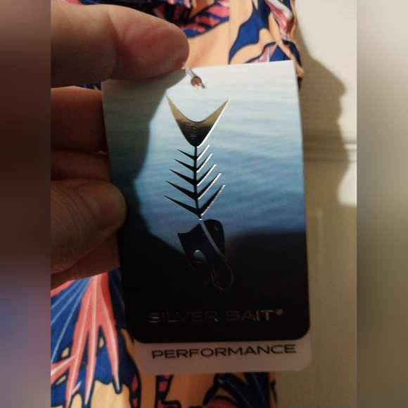 Silver Bait Sleeveless Top with UV Protection NWT New Size Medium - Picture 5 of 8